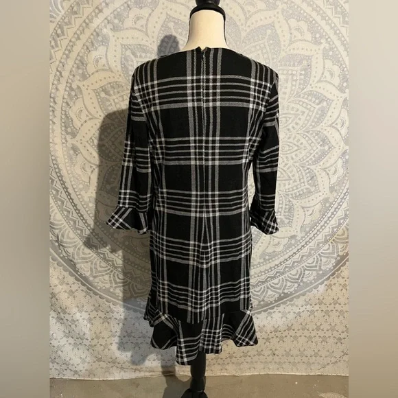 Chaps Plaid Long Sleeve Dress in Great Condition - Picture 2 of 7